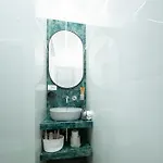 New Luxury Couette-café